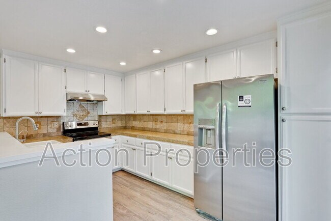 Building Photo - 947 La Mesa Terrace