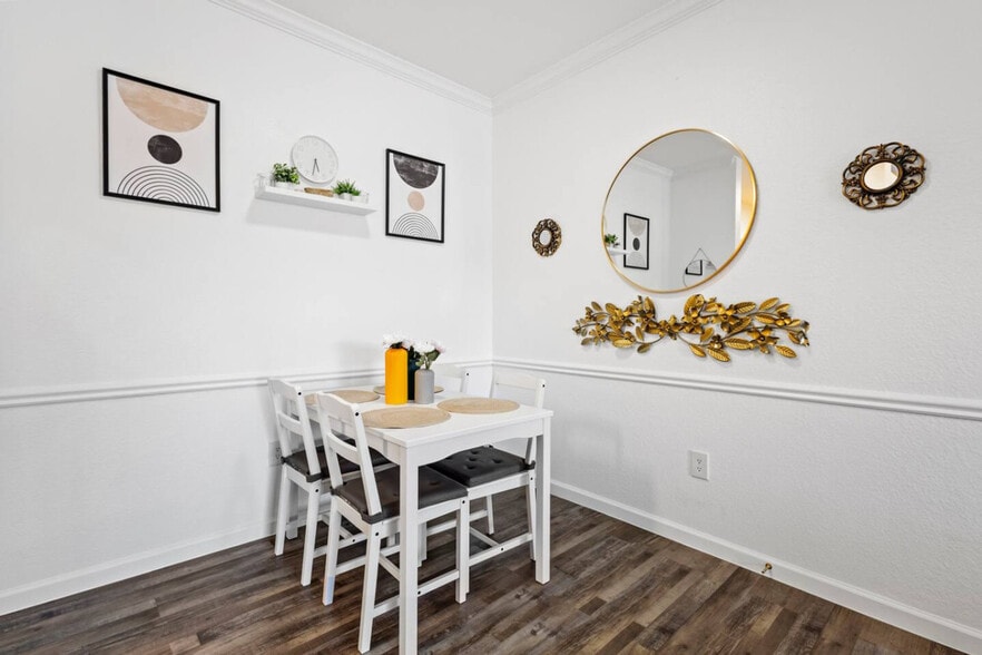 Building Photo - 2929 Kings Rd