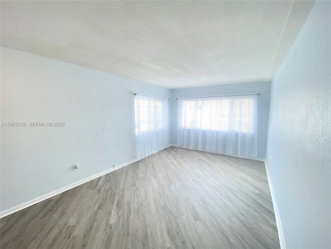 Building Photo - 1185 Marseille Dr