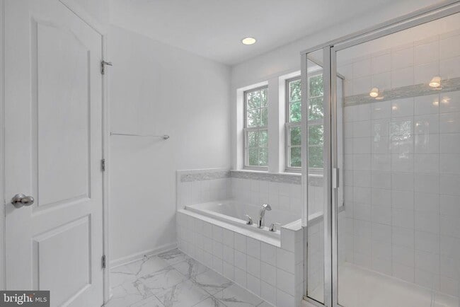 Building Photo - 8008 Hubble Dr