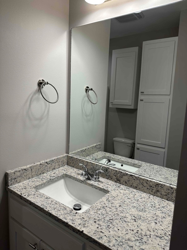 Building Photo - 33260 LA-16