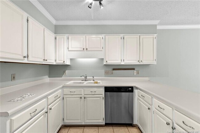 Building Photo - 2944 Wedgeview Dr