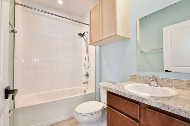 Building Photo - Effortless Living in a Modern 3-Bed Home w...