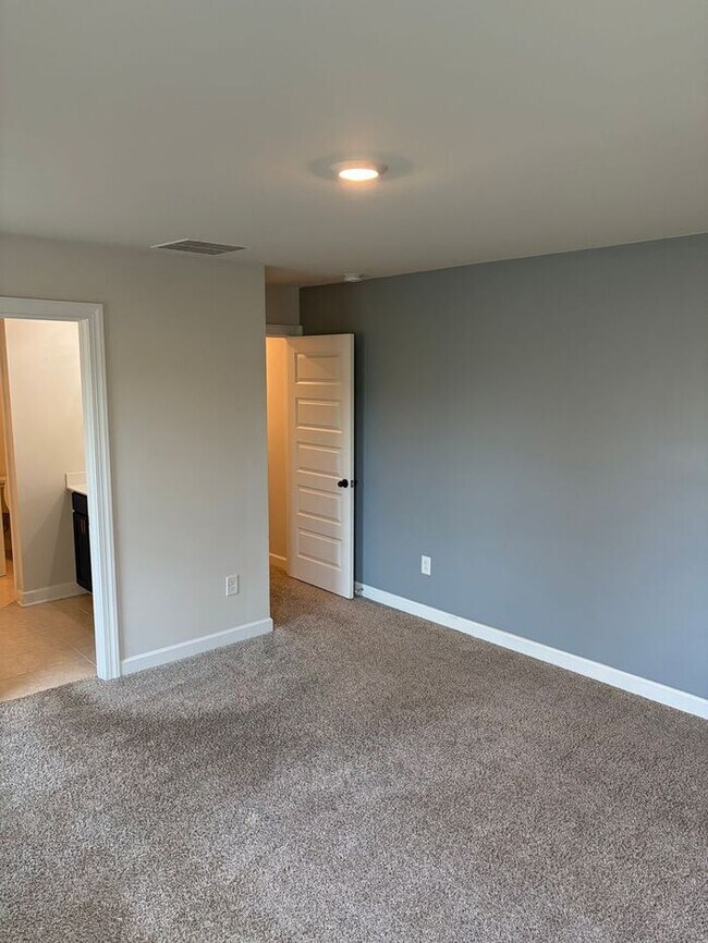Building Photo - Beautiful Spartanburg home right off I-85, Available Now!! $500 OFF FIRST FULL MONTH