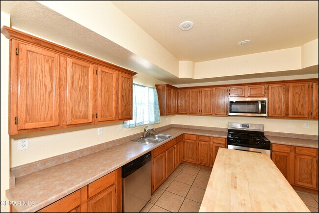 Building Photo - 14157 Robert Ituarte Dr