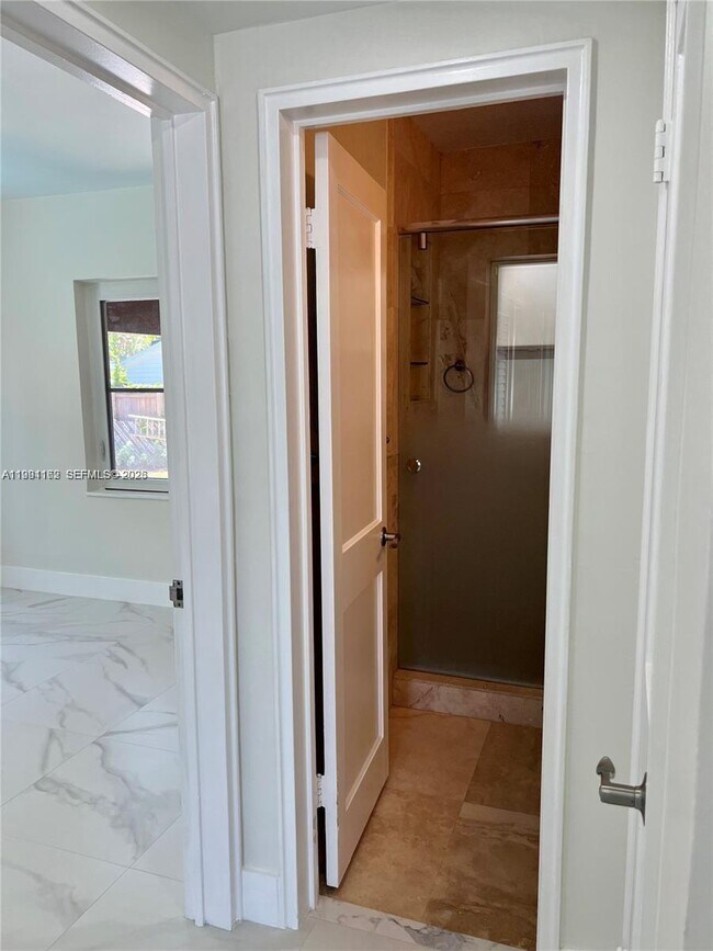 Building Photo - 5970 SW 46th St