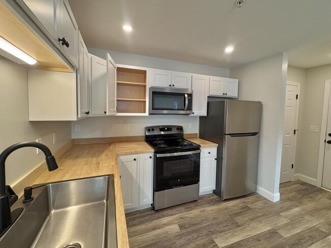 Building Photo - 37 Cottage St