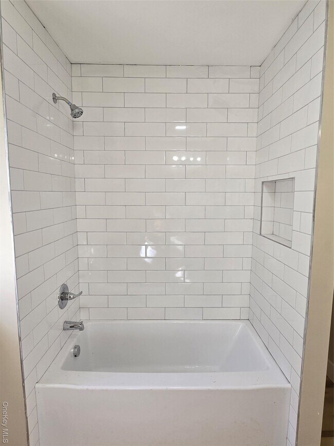 Building Photo - 25 Roosevelt Ave