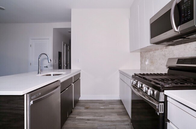 Building Photo - 140 Avenue B