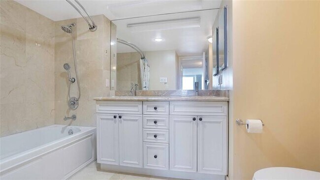 Building Photo - 4020 Galt Ocean Dr