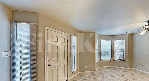 Building Photo - 2932 La Estancia Ln