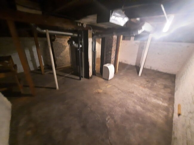 Building Photo - Two Bedroom, One Bathroom Home with fenced yard and shed