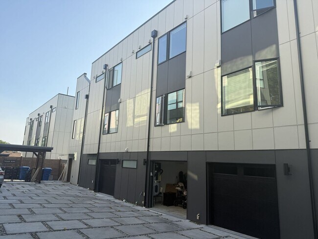 Building Photo - 8326 C 16th Ave NW