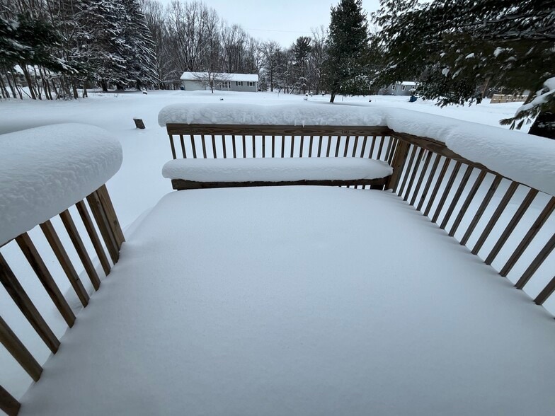 Building Photo - 633 Airway Dr