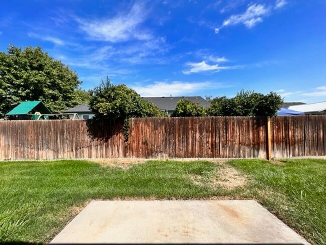 Building Photo - 2800 Fayette~Close to Park, Split Bedroom ...