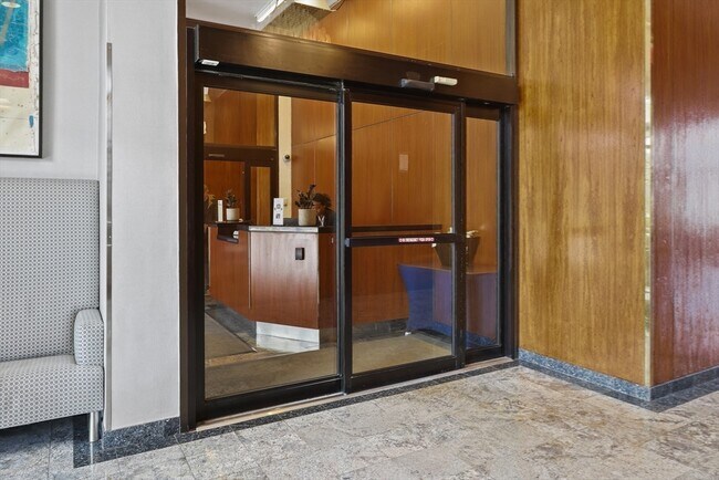 Building Photo - 65 E India Row