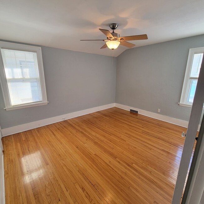 Building Photo - Historic, recently updated single-family h...