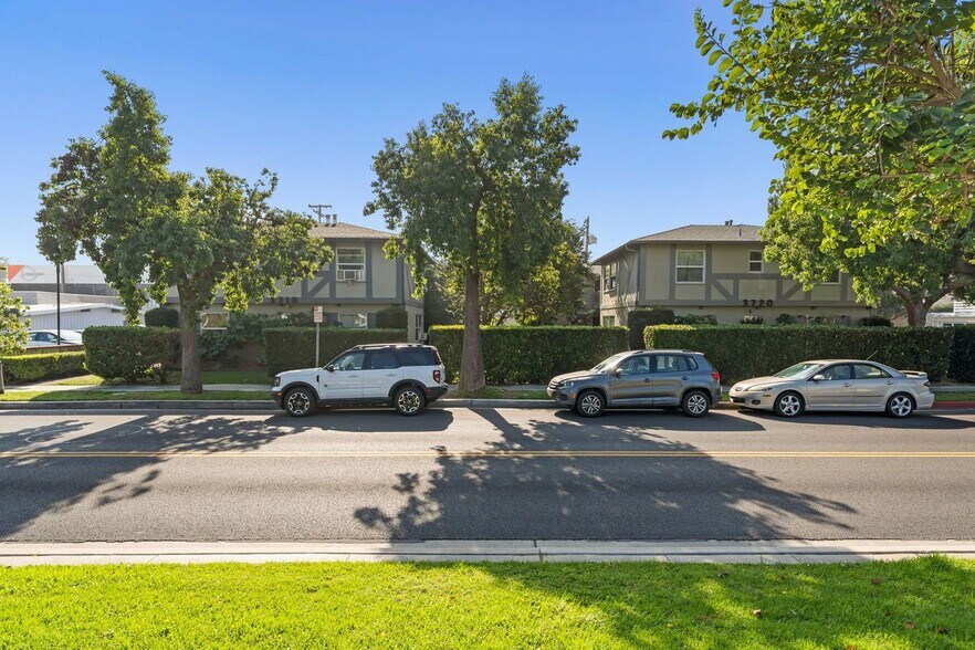 Primary Photo - 3720 W Chandler Blvd