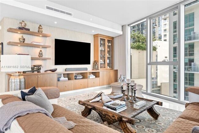 Building Photo - 300 Biscayne Blvd Way