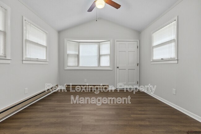 Building Photo - 2124 Violet Rd