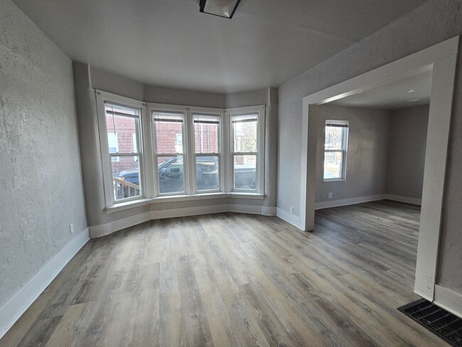 Building Photo - VIDEOTOUR: Refurbished! Large 2-story Charmer. Big Yard! PETS WELCOME