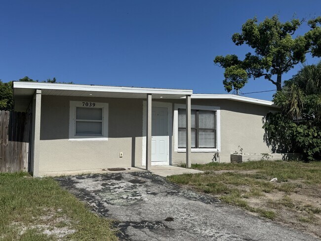 Building Photo - 7039 Lenox Dr