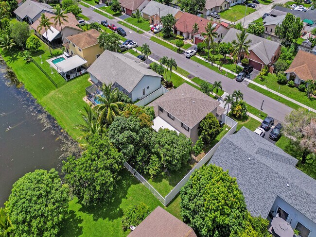 Building Photo - 9610 Dunhill Dr