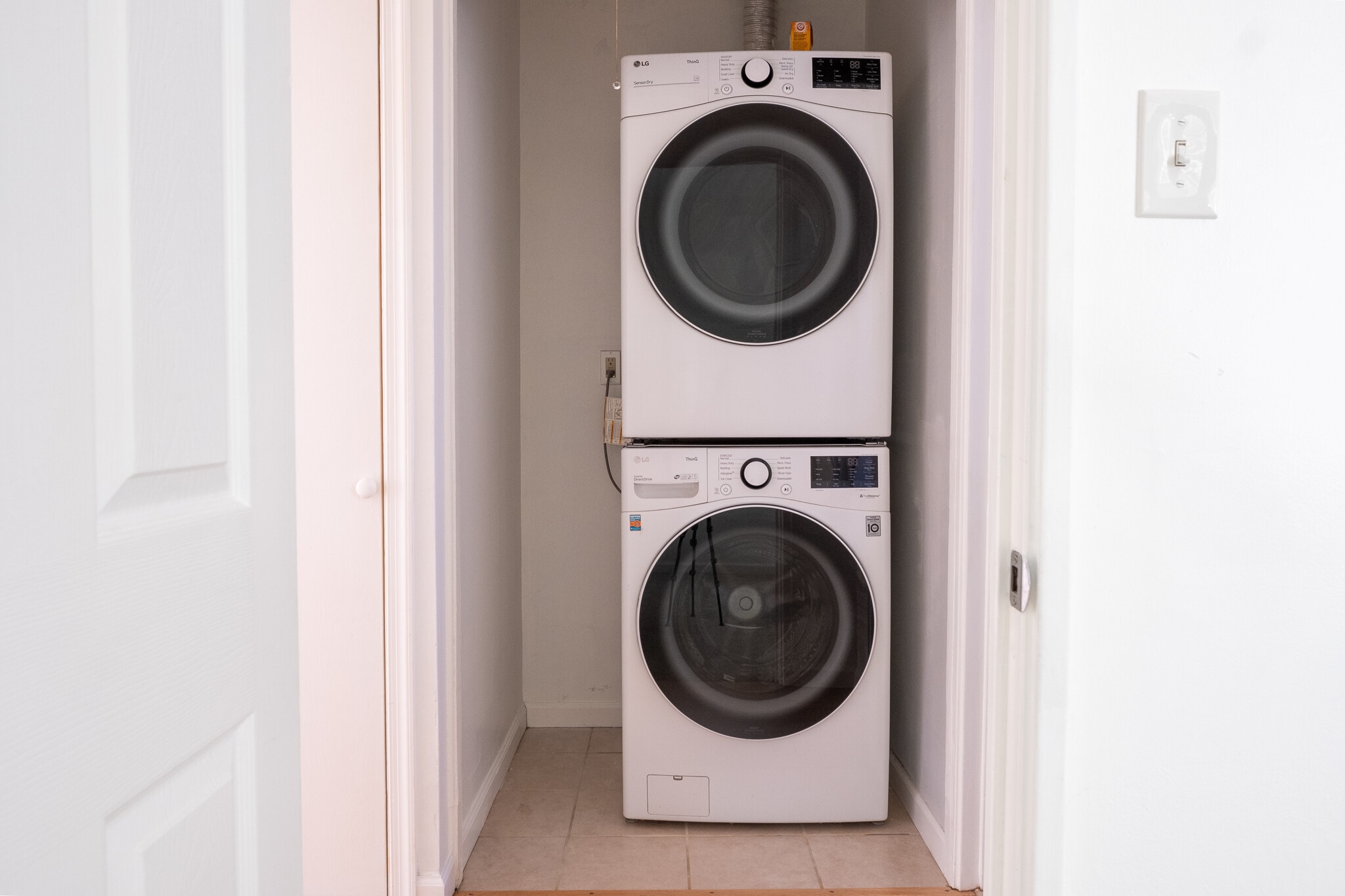 Building Photo - 2027 Barlowe Pl