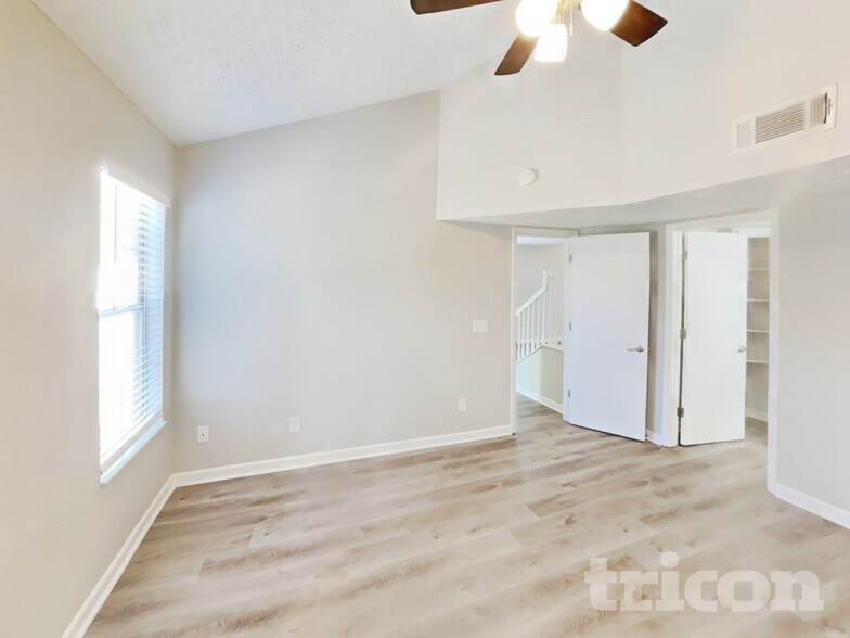 Building Photo - 2773 Riverbend Dr