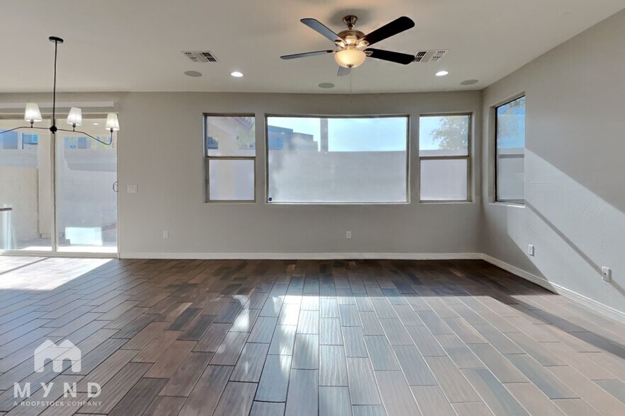 Building Photo - 421 N 119th Dr