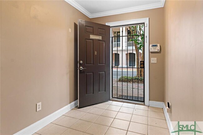 Building Photo - 301 W Taylor St