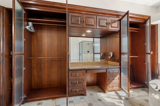 Building Photo - 8522 Scenic Green Dr