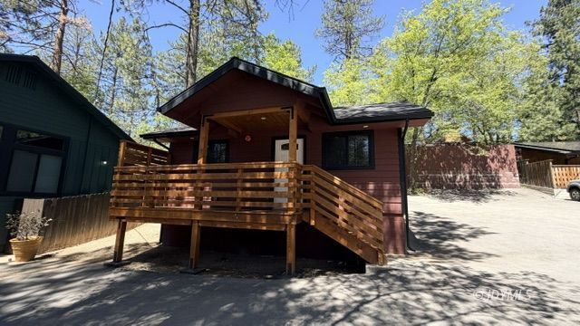 Building Photo - 1 bedroom home in center of town