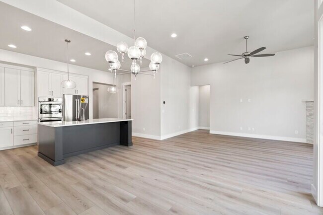 Building Photo - 10692 W Bell Fountain Dr