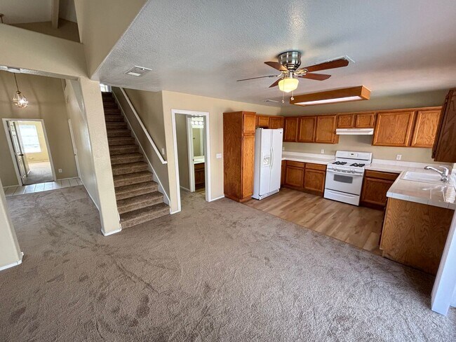 Building Photo - Gorgeous 4Bed/2Bath Home located in Sunris...
