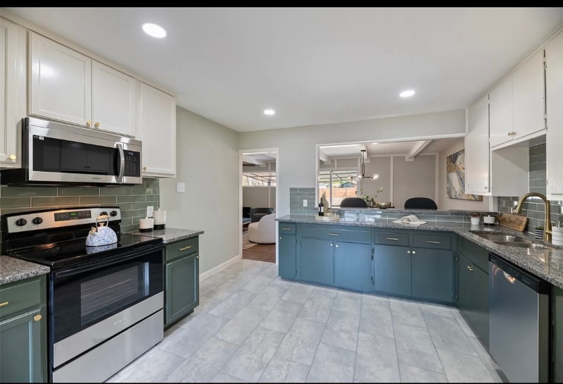 Building Photo - 1411 Moore Terrace