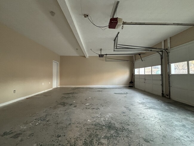 Building Photo - 3410 Camens Ct NE