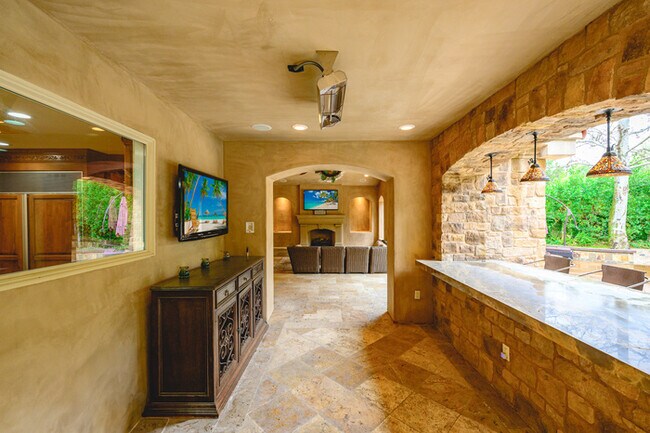 Building Photo - Elegant 5BR Furnished Estate with Pool & G...