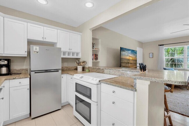 Building Photo - 1800 Pass a Grille Way