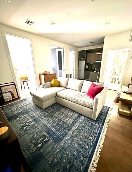 Building Photo - 294 Powers St