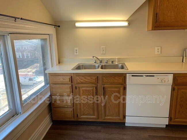 Building Photo - 1271 Cherokee Rd