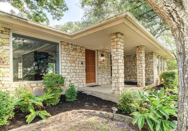 Building Photo - 2300 Cypress Point E