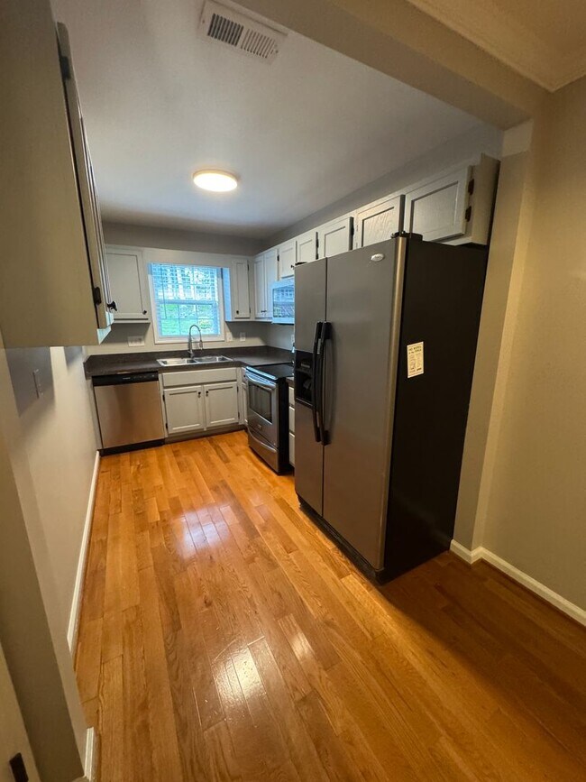 Building Photo - 1232 Camelot Ct