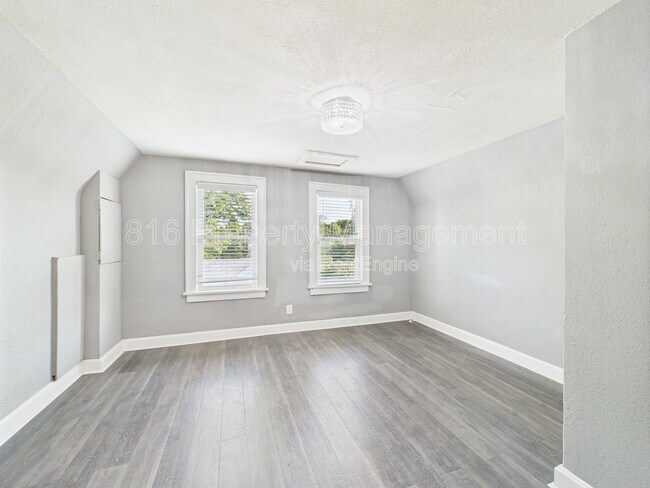 Building Photo - 701 W Kansas St