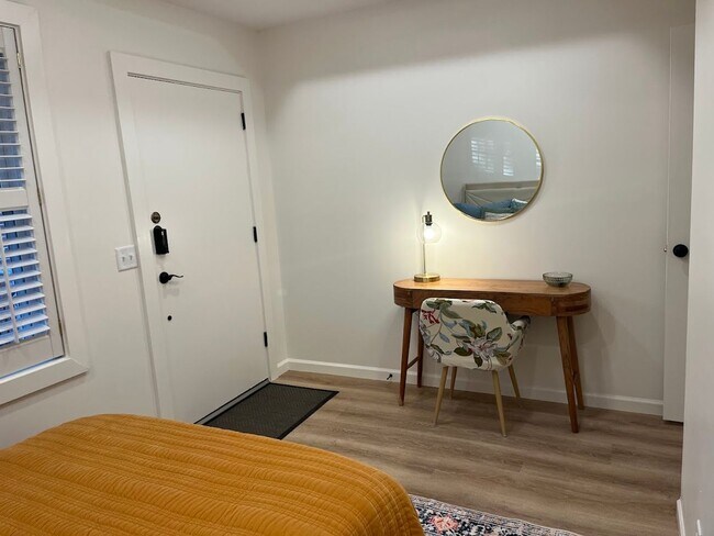 Building Photo - Furnished Rental in the Heart of Savannah~...