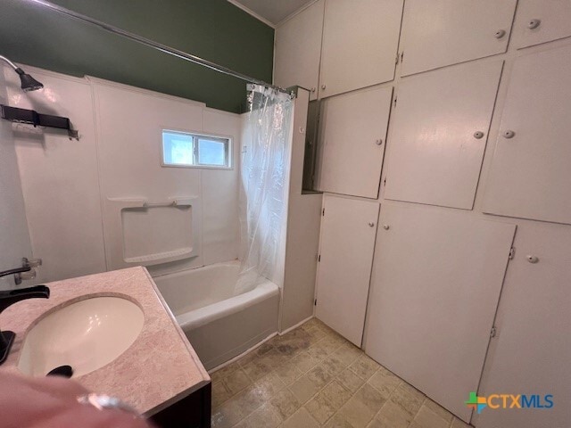 Building Photo - 163 N Sycamore Ave