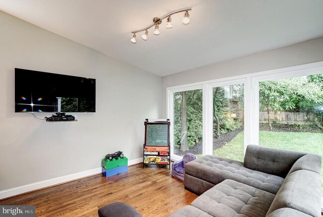 Building Photo - 5724 27th St NW