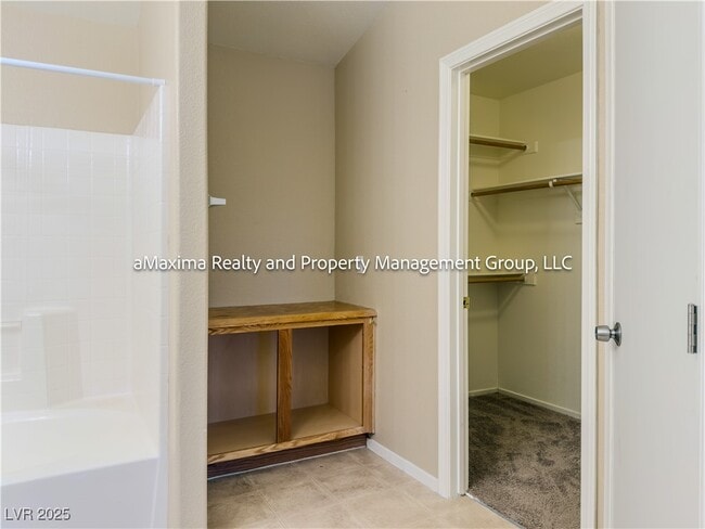 Building Photo - 3824 Hollycroft Dr