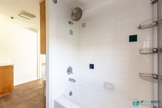 Building Photo - Mission District: Top Floor Loft w/ Roof Deck, Parking & W/D in unit