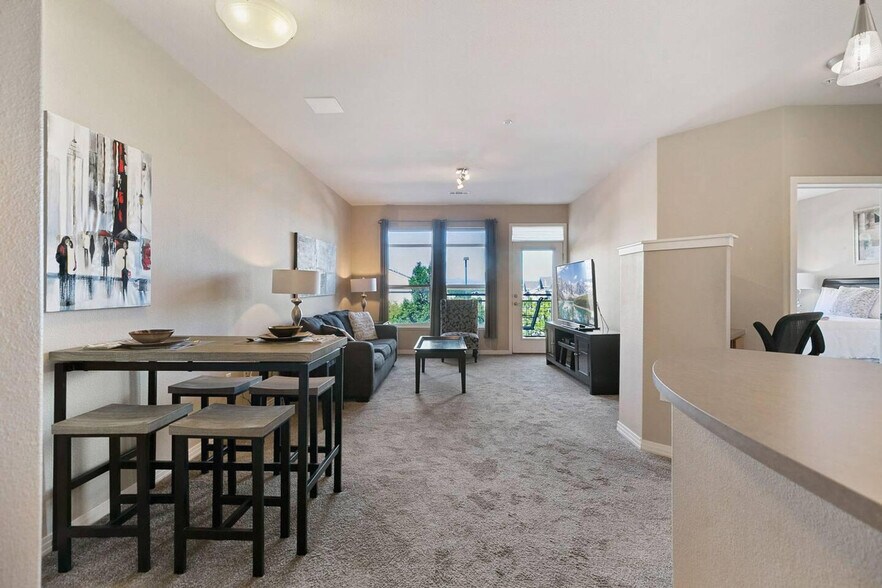 Building Photo - 10176 Park Meadows Dr